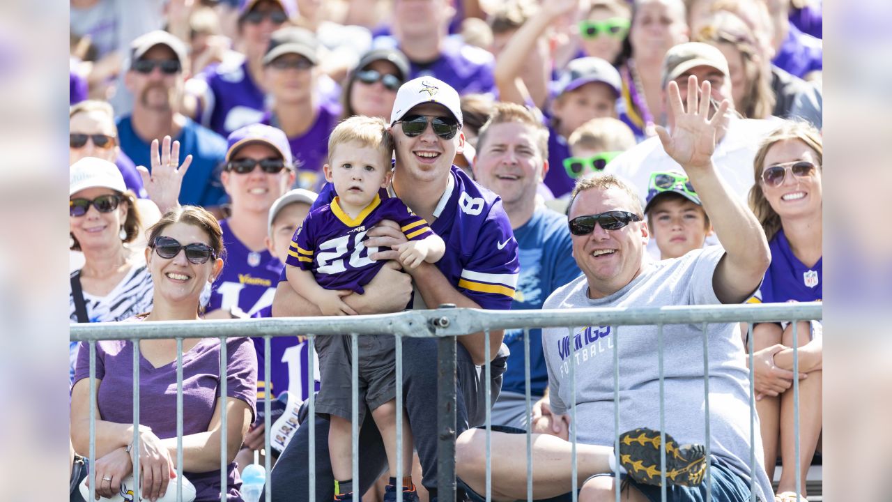 Vikings fans camp out for good seats