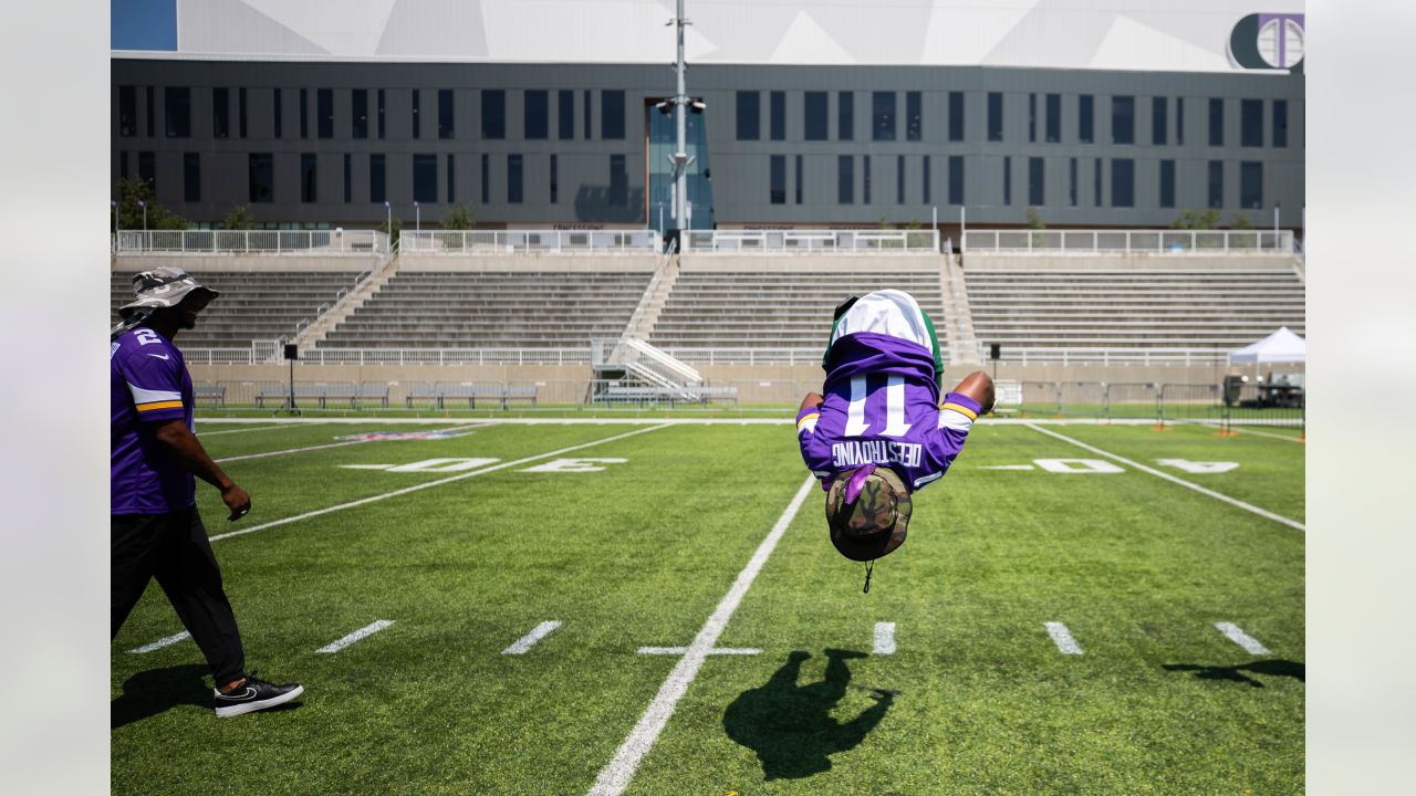 Deestroying Visits Vikings Training Camp