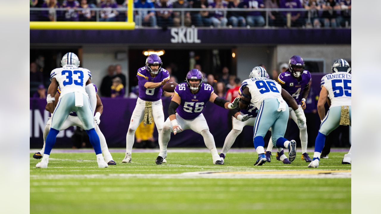 Vikings re-sign center Garrett Bradbury prior to 2023 NFL free agency -  Daily Norseman