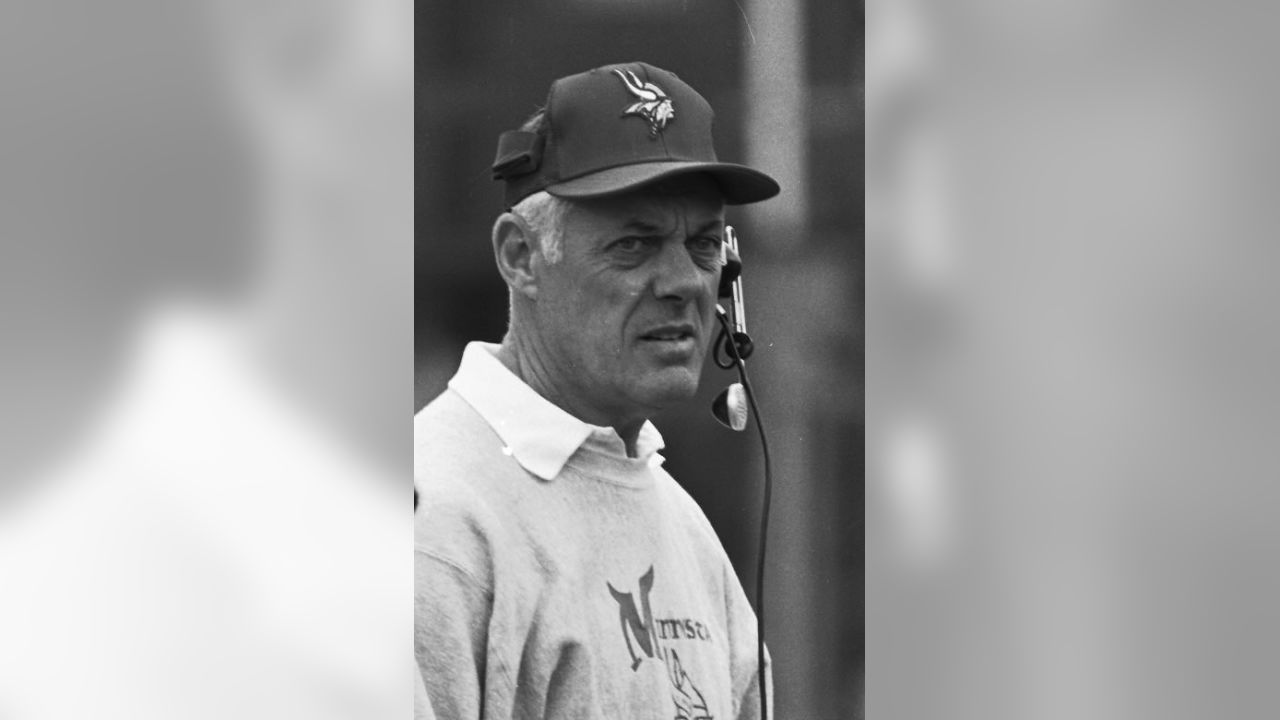 Fans, former players pay tribute to ex-Vikings coach Bud Grant