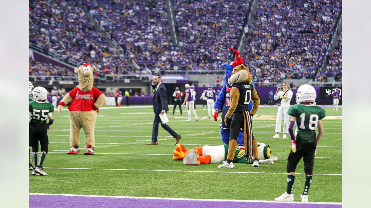 1998 Halftime Celebration, The #Vikings honored the 15-1 1998 squad during  halftime of Sunday's game. 