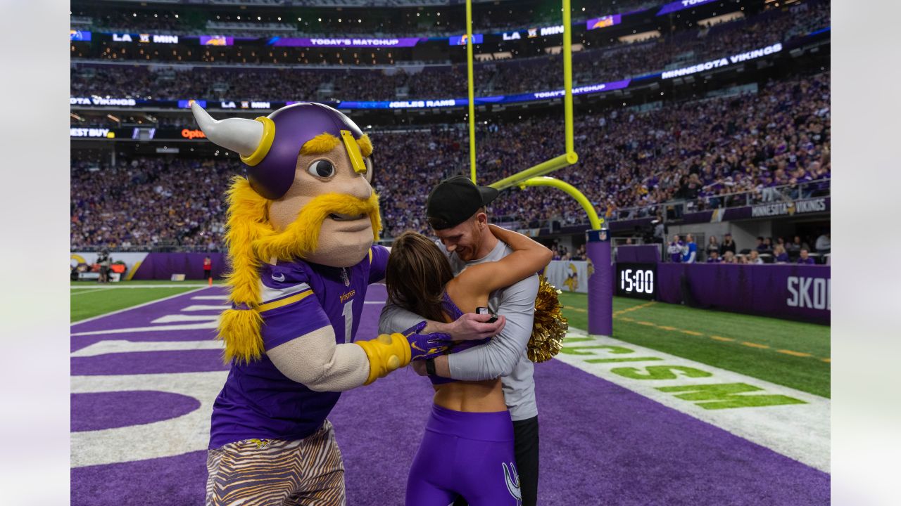 Minnesota Vikings mascot, cheerleaders celebrate opening of playground, Jordan News