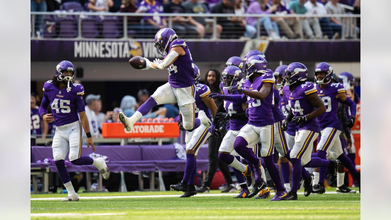 Minnesota Vikings middle linebacker Eric Kendricks reaches for a pass  during the NFL football team's training camp Friday, July 26, 2019, in  Eagan, Minn. (AP Photo/Jim Mone Stock Photo - Alamy