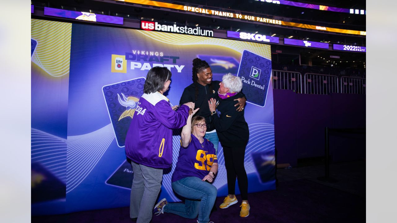 U.S. Bank Stadium - The Minnesota Vikings Draft Party is TONIGHT!  Experience the 2022 NFL Draft on the field and bring your crew for a night  of entertainment – Las Vegas style!