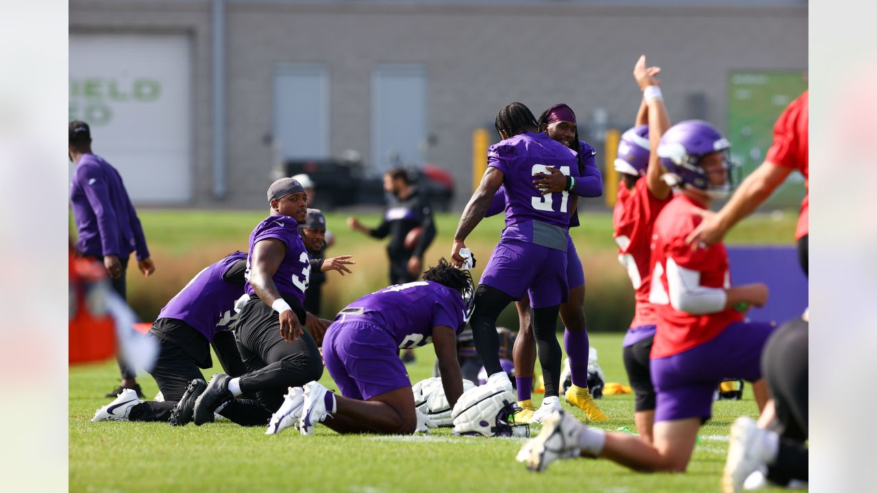 Vikings' pass rusher Marcus Davenport continues to deal with injury, ruled  out against Chargers - CBS Minnesota