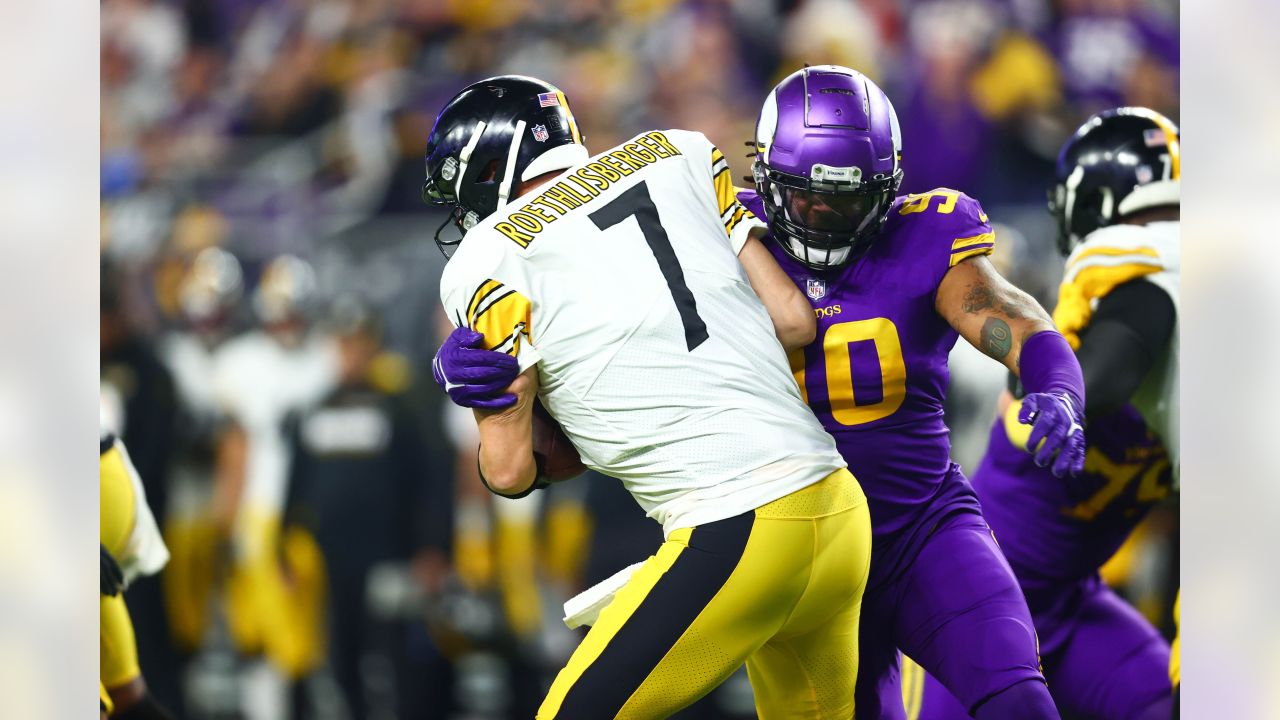 Vikings race out to 29-0 lead, hang onto beat Steelers 36-28