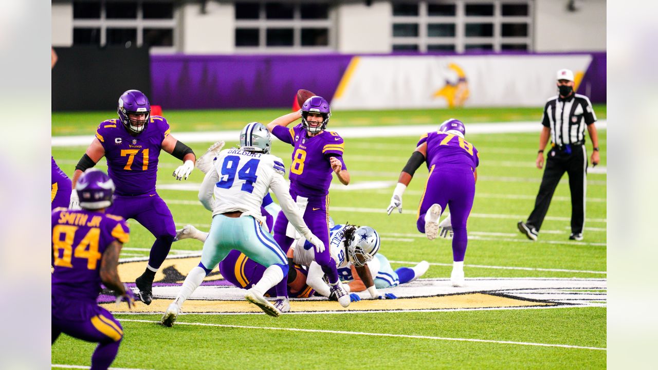 Minnesota Vikings vs. Dallas Cowboys . NFL Game. American Football League  match. Silhouette of professional player celebrate touch down. Screen in  bac Stock Photo - Alamy