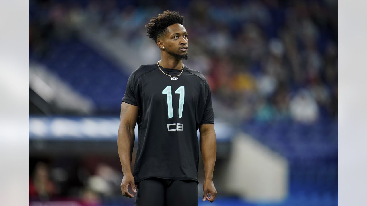 Minnesota Vikings cornerback Akayleb Evans (21) looks on before an NFL  preseason football game against the San Francisco 49ers Saturday, Aug. 20,  2022, in Minneapolis. (AP Photo/Abbie Parr Stock Photo - Alamy