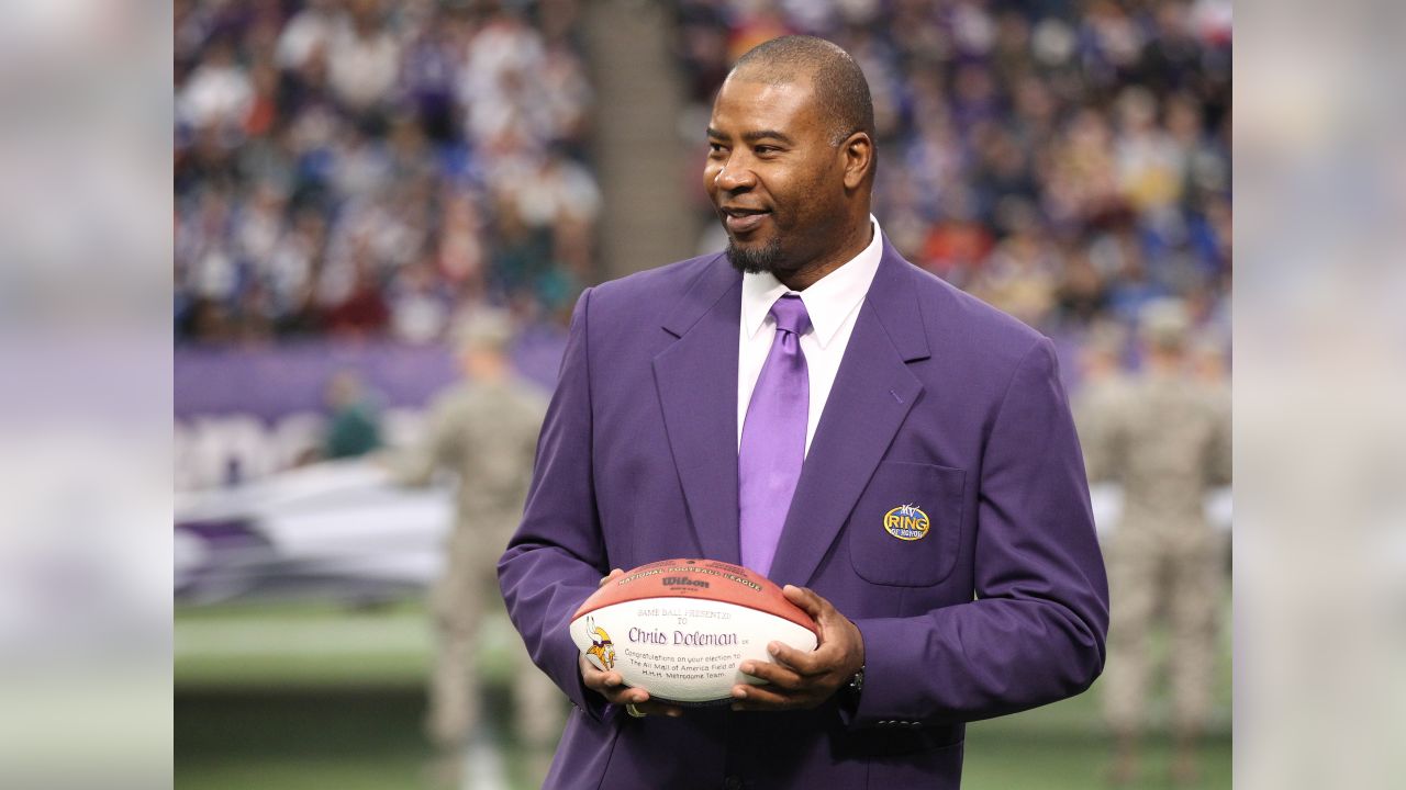 New York Giants Michael Strahan gets ready on the sidelines in the first  half. The Minnesota Vikings defeated the New York Giants 24-21 in week 10  at Giants Stadium in East Rutherford