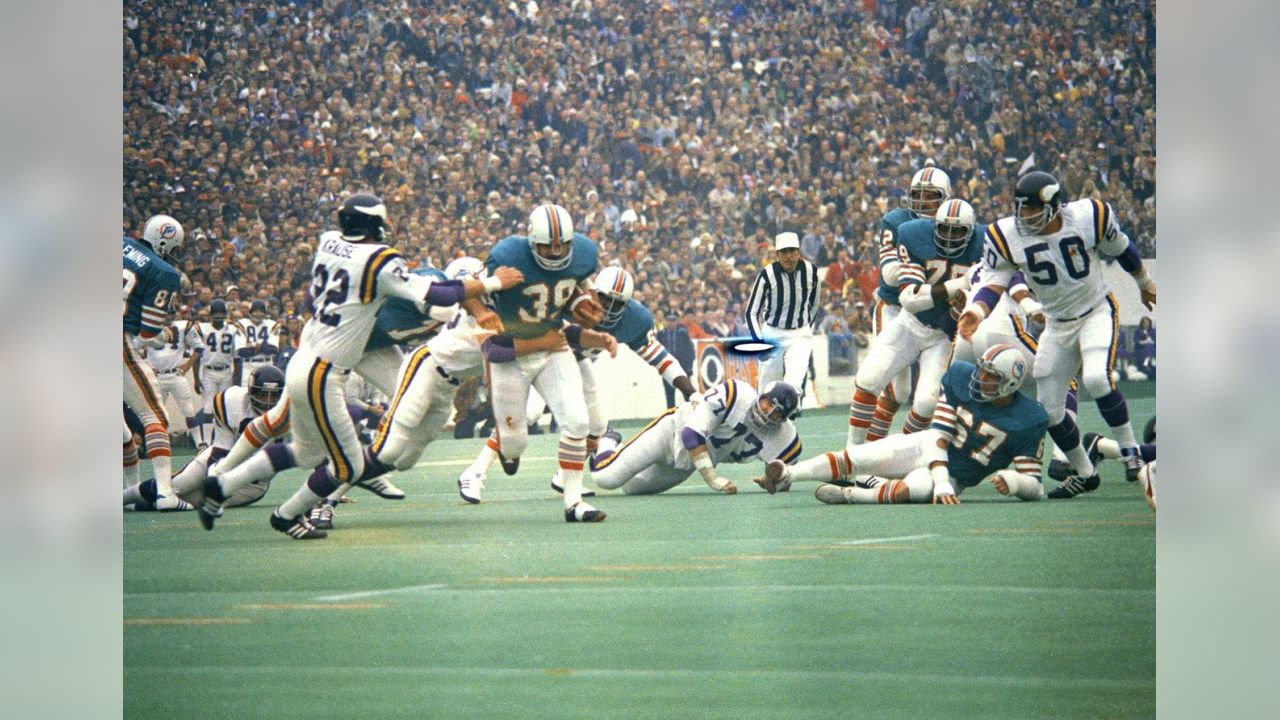 Super Bowl VIII: Dolphins blow out Vikings for second straight