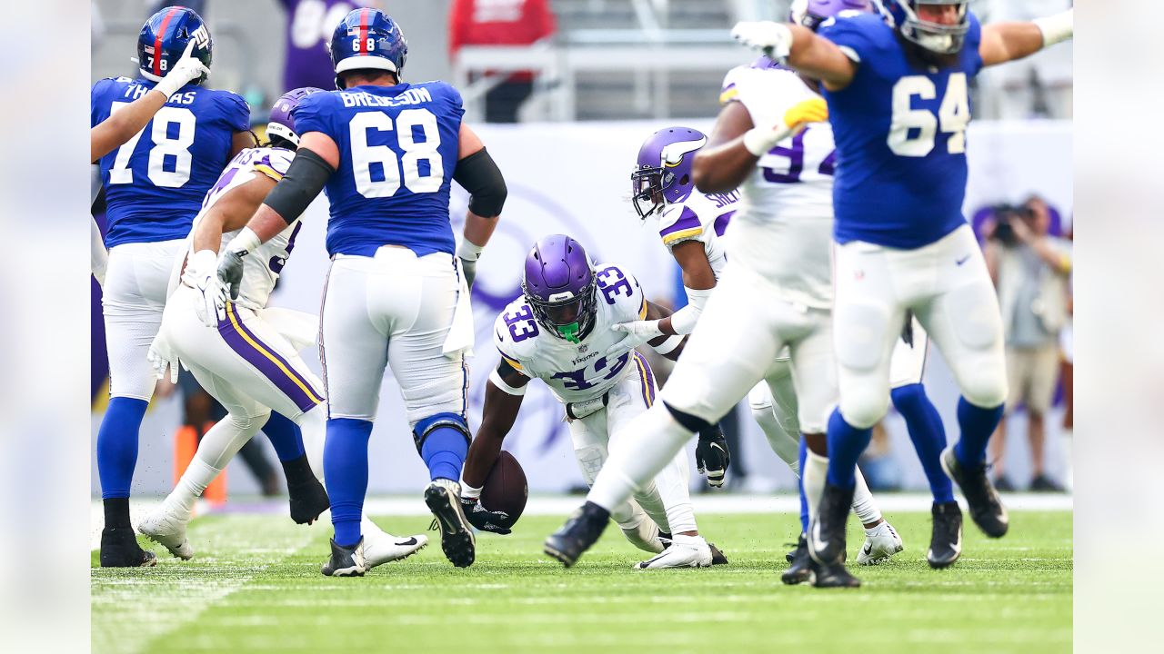 MINNESOTA, USA, JANUARY 10, 2023: New York Giants vs. Minnesota Vikings.  NFL Wild Card Round 2023, Silhouette of NFL player of american football.  hold Stock Photo - Alamy