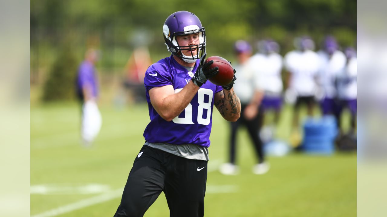 Vikings Sign TE Josiah Price, LS Nick Dooley