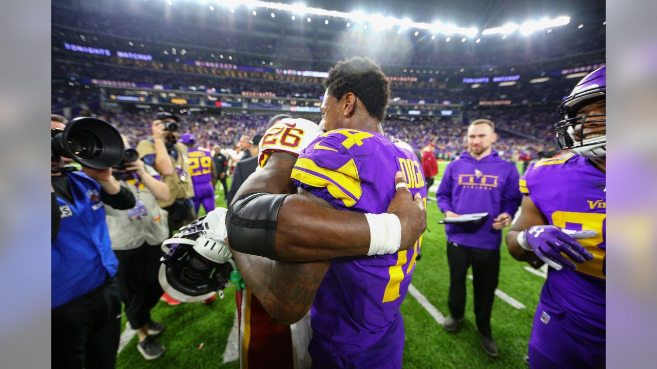 Fox sideline reporter Erin Andrews interviews Minnesota Vikings running  back Dalvin Cook, left, after an NFL football game against the Washington  Redskins, Thursday, Oct. 24, 2019, in Minneapolis. The Vikings won 19-9. (