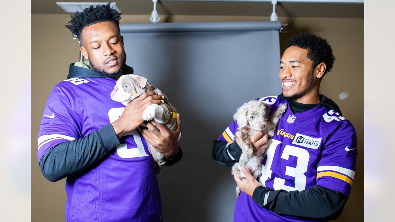 Vikings Team with Animal Shelter & Pet Food Shelf to Make Paws-itive Impact