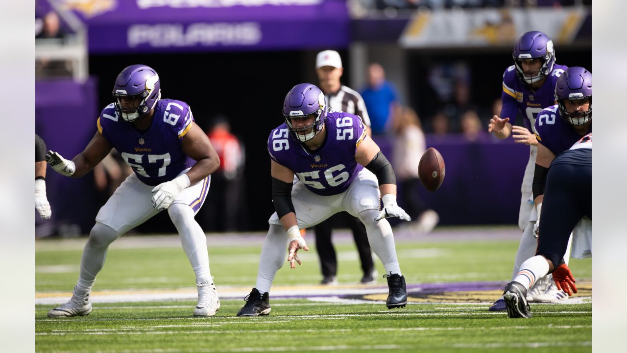 Vikings re-sign center Garrett Bradbury prior to 2023 NFL free agency -  Daily Norseman