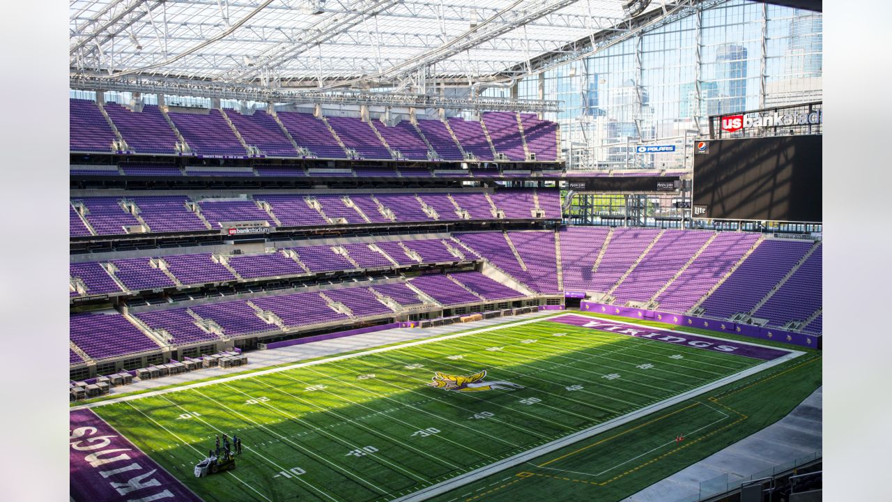 Vikings look worthy of palatial new stadium, which also looks