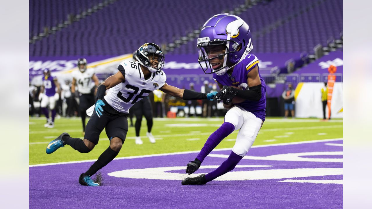 Vikings' Harrison Smith Dives for Remarkable INT Against Dolphins – NBC  Boston