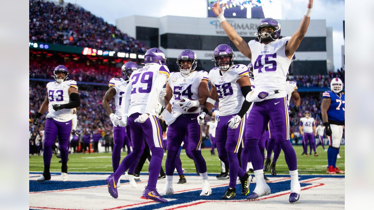 Minnesota Vikings linebacker Eric Wilson takes part in drills during the  NFL football team's training camp Friday, July 26, 2019, in Eagan, Minn.  (AP Photo/Jim Mone Stock Photo - Alamy