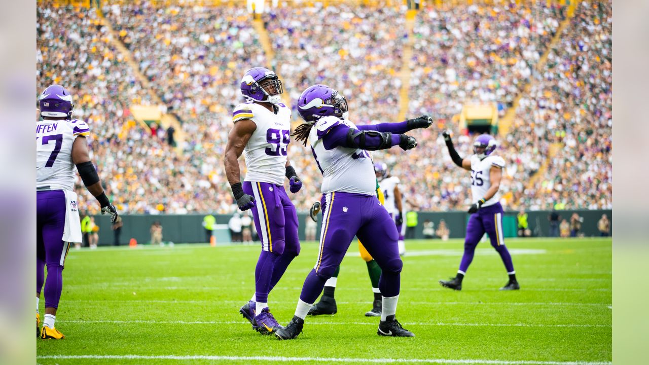 Vikings terminate the contracts of Joseph, Rhodes