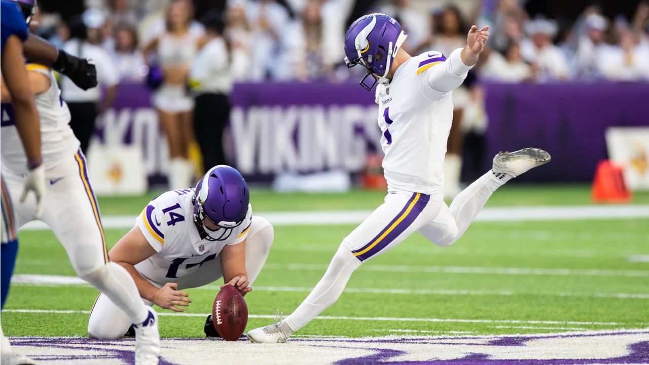 Vikings bring back kicker Joseph, long snapper DePaola 