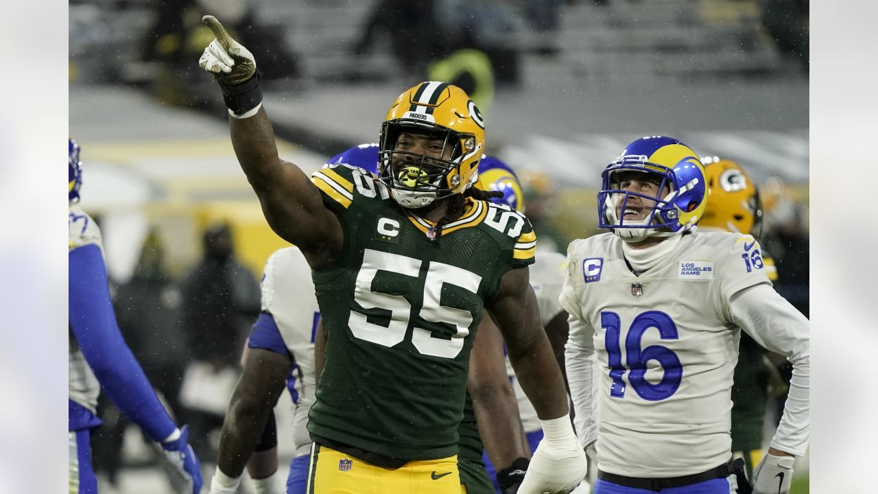 Minnesota Vikings linebacker Za'Darius Smith (55) waves to fans as he  leaves the field after an NFL football game against the Green Bay Packers,  Sunday, Sept. 11, 2022, in Minneapolis. The Vikings