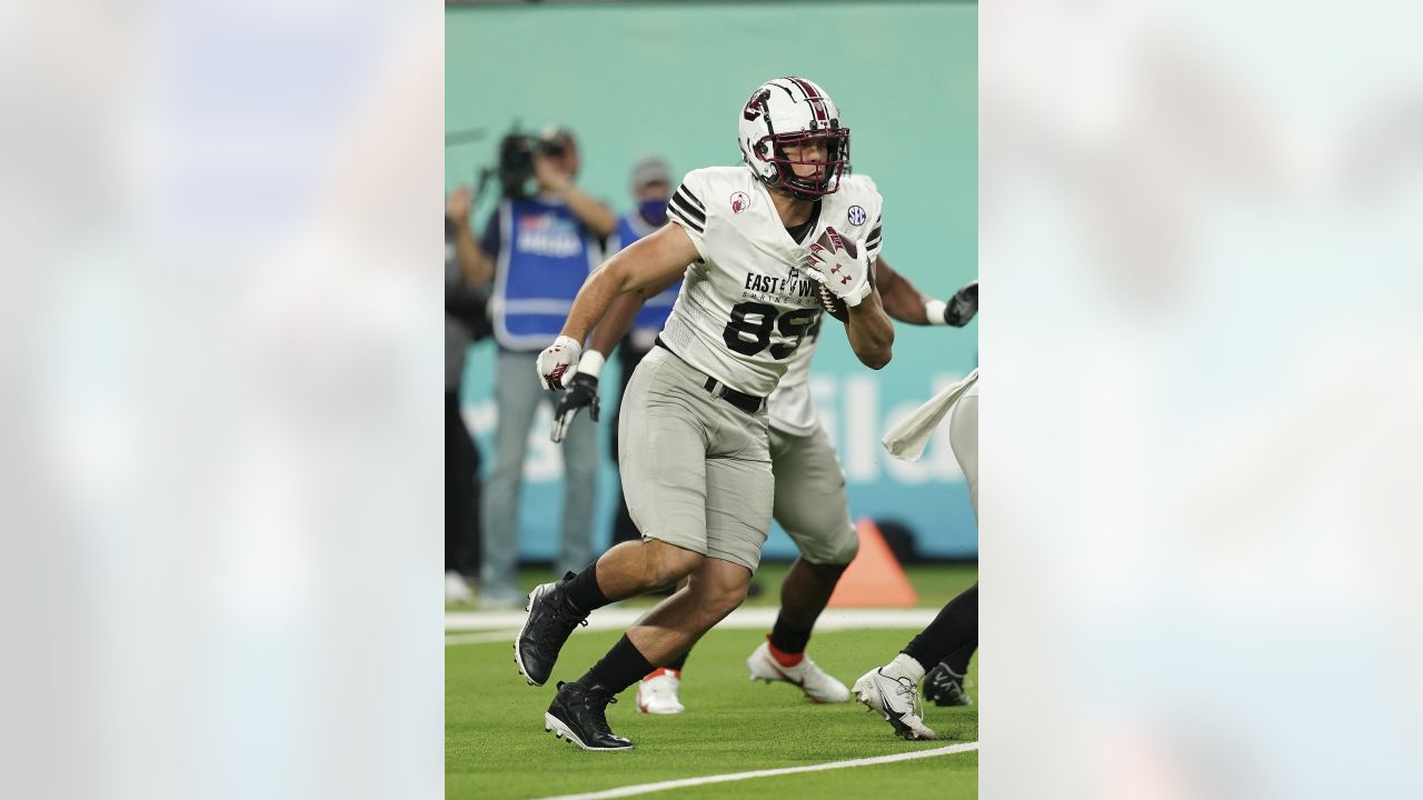 South Carolina TE Nick Muse flips into pool after Vikings draft him