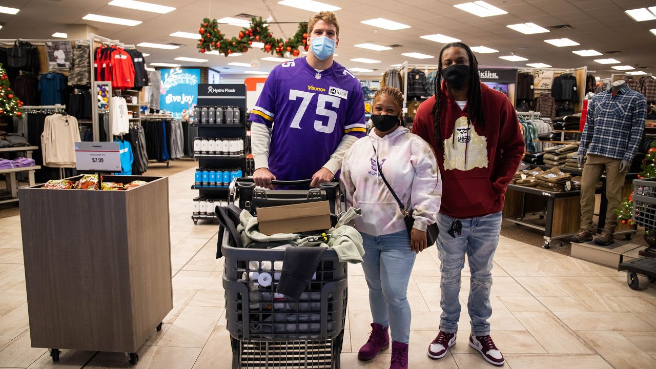 Vikings Team Up with SCHEELS to Spread Holiday Cheer