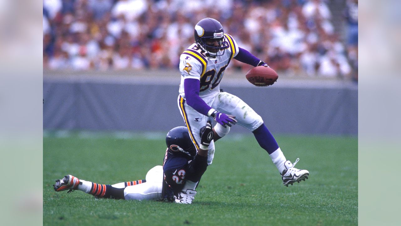 Wide receiver Cris Carter #80 of the Minnesota Vikings in action.Circa the  1990's. (Icon Sportswire via AP Images Stock Photo - Alamy