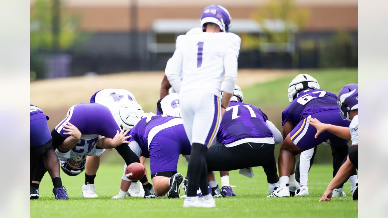 Minnesota Vikings sign Benton Whitley, Minnechaug alum will be on