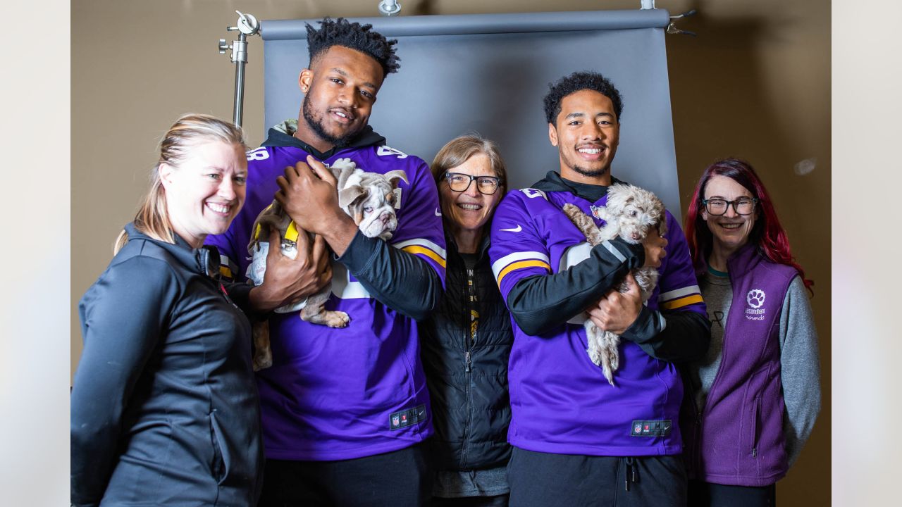 Vikings Team with Animal Shelter & Pet Food Shelf to Make Paws-itive Impact