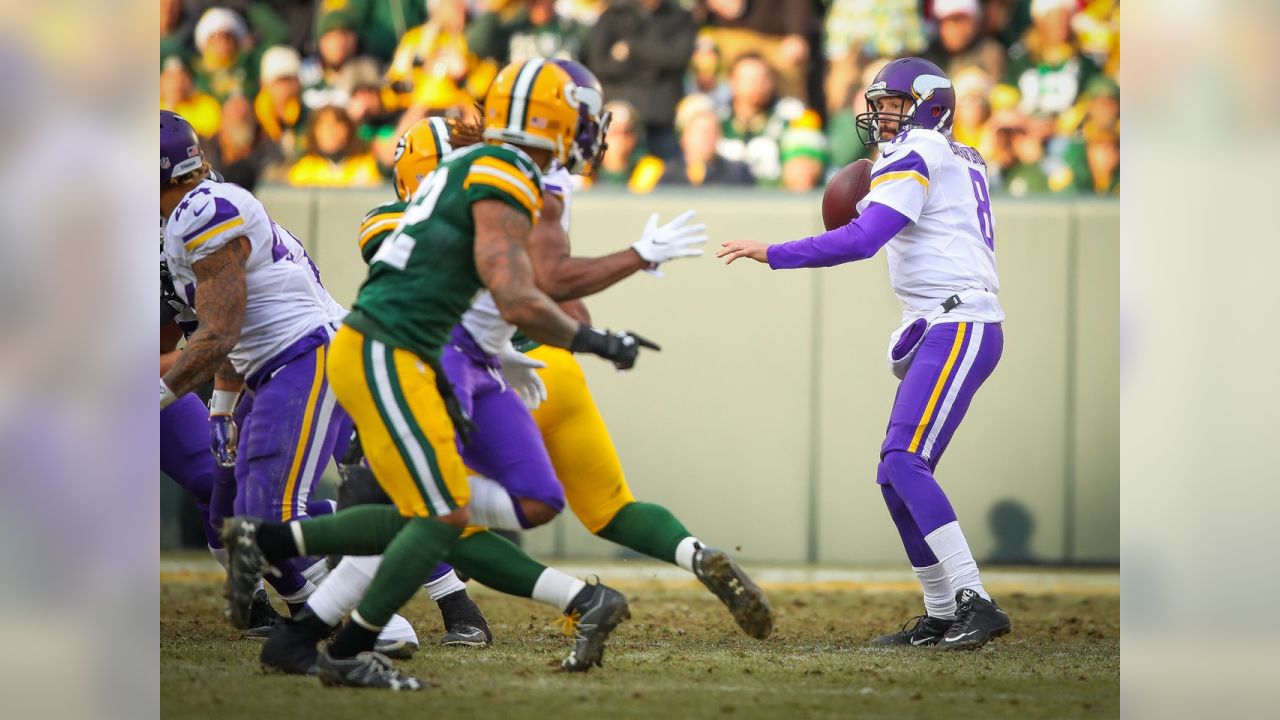 Vikings, Packers Face Off on Christmas Eve