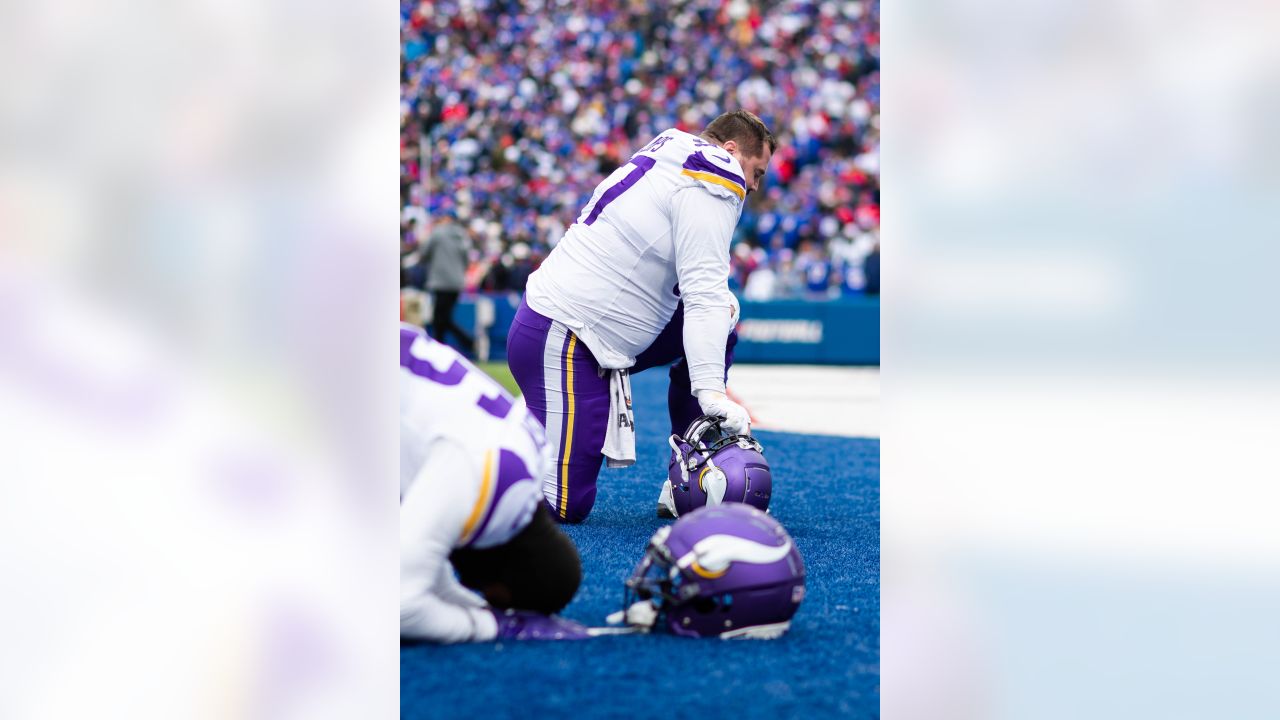 On Thanksgiving, Vikings' Harrison Phillips thankful for