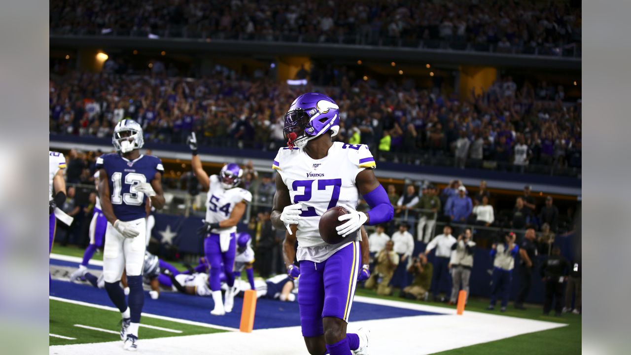 Cook leads Vikings to 28-24 prime-time road win over Cowboys