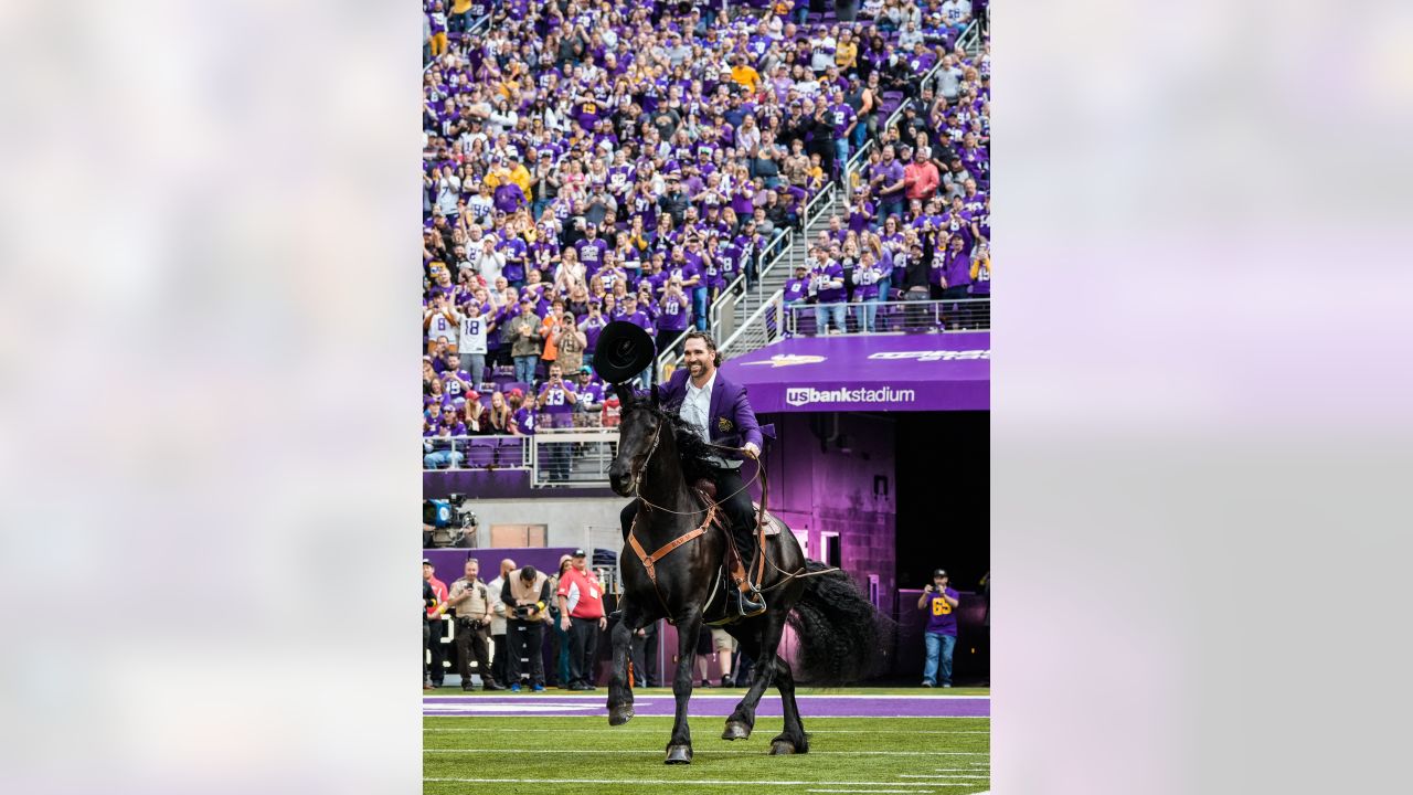 NFL great Jared Allen enters US Bank Stadium on horseback before entering  Vikings' Ring of Honor