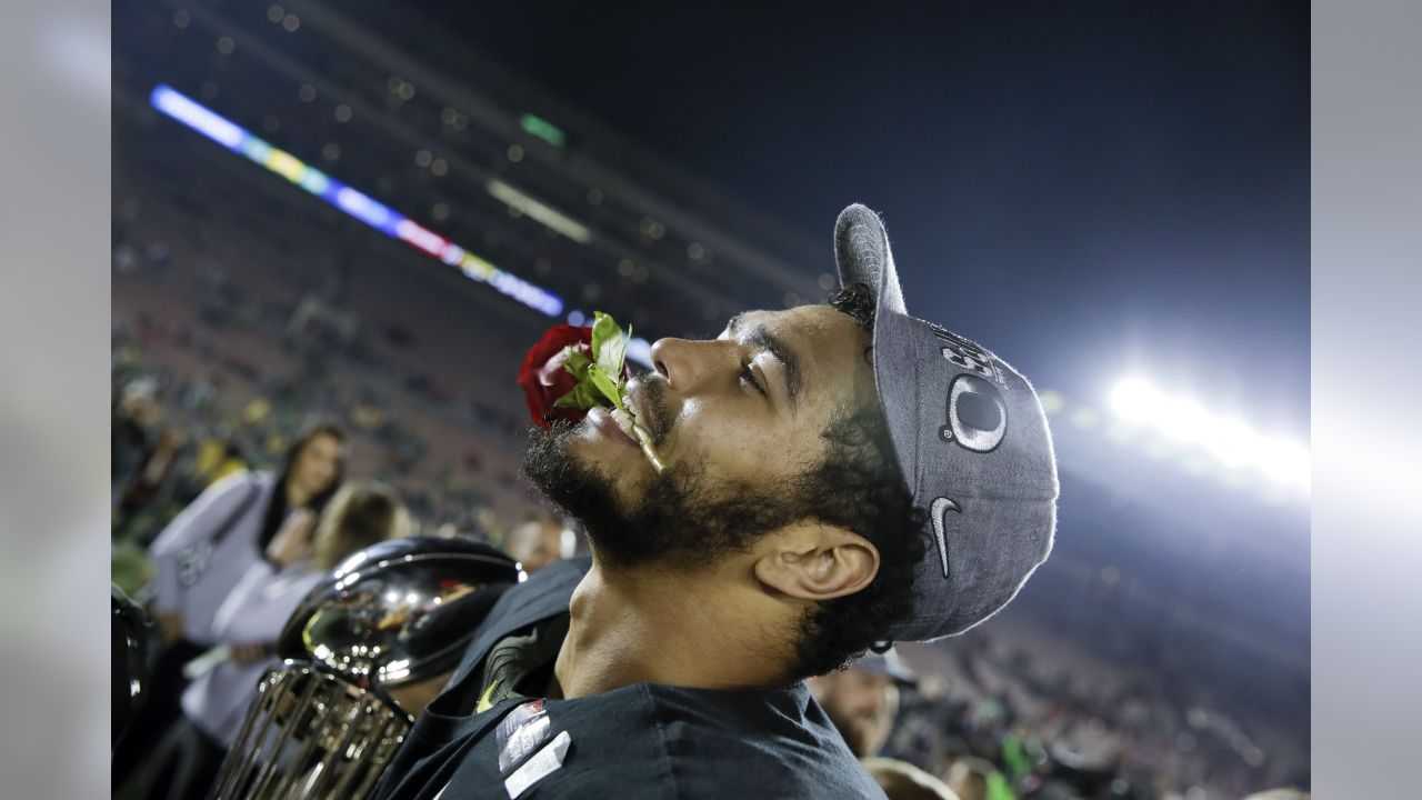 WATCH: Oregon legend Troy Dye has to wear Georgia gear after