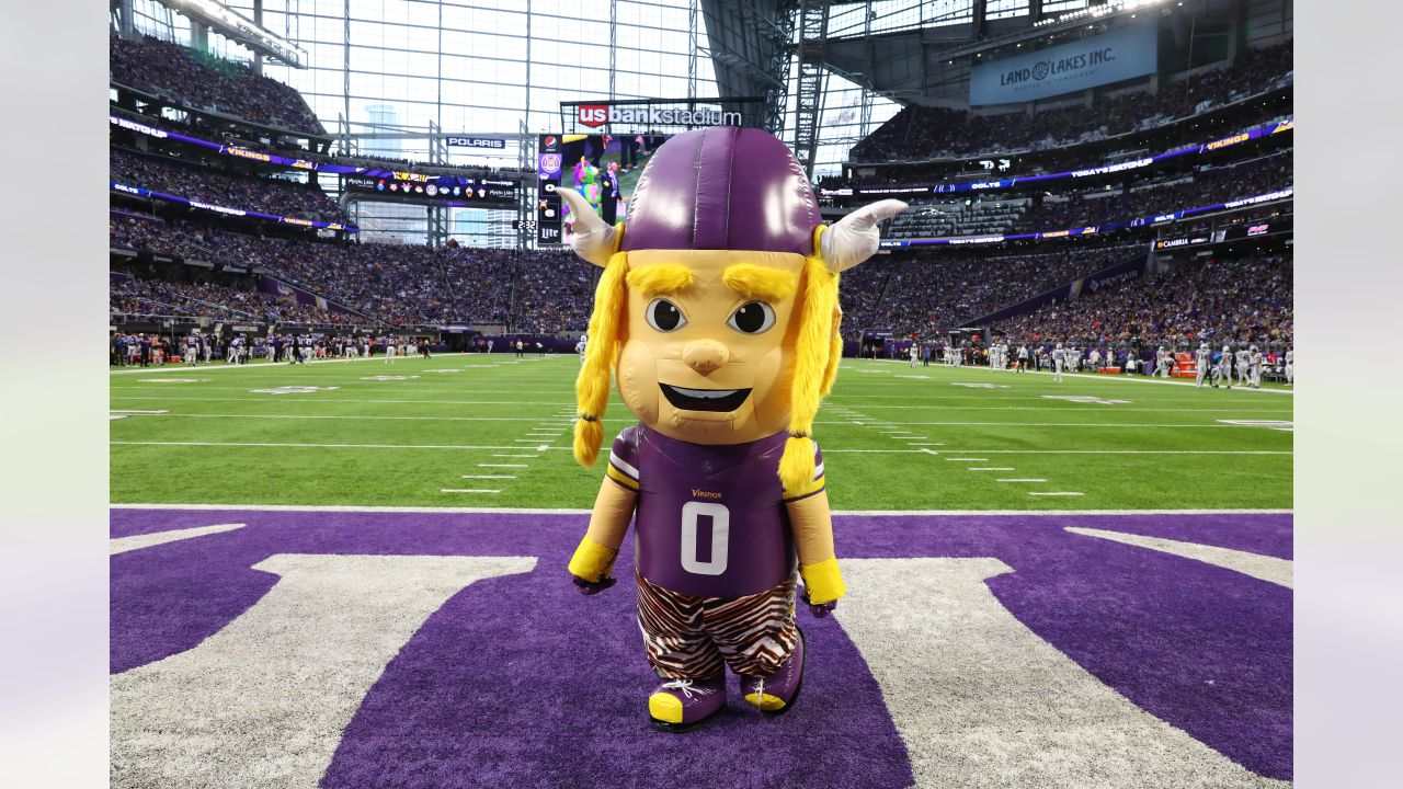 Vikings Mascot Halftime Game