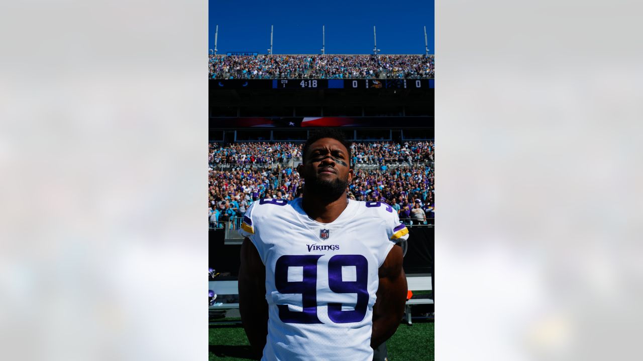 Monday hype: Danielle Hunter('s arm) with added bonus Barr :  r/minnesotavikings