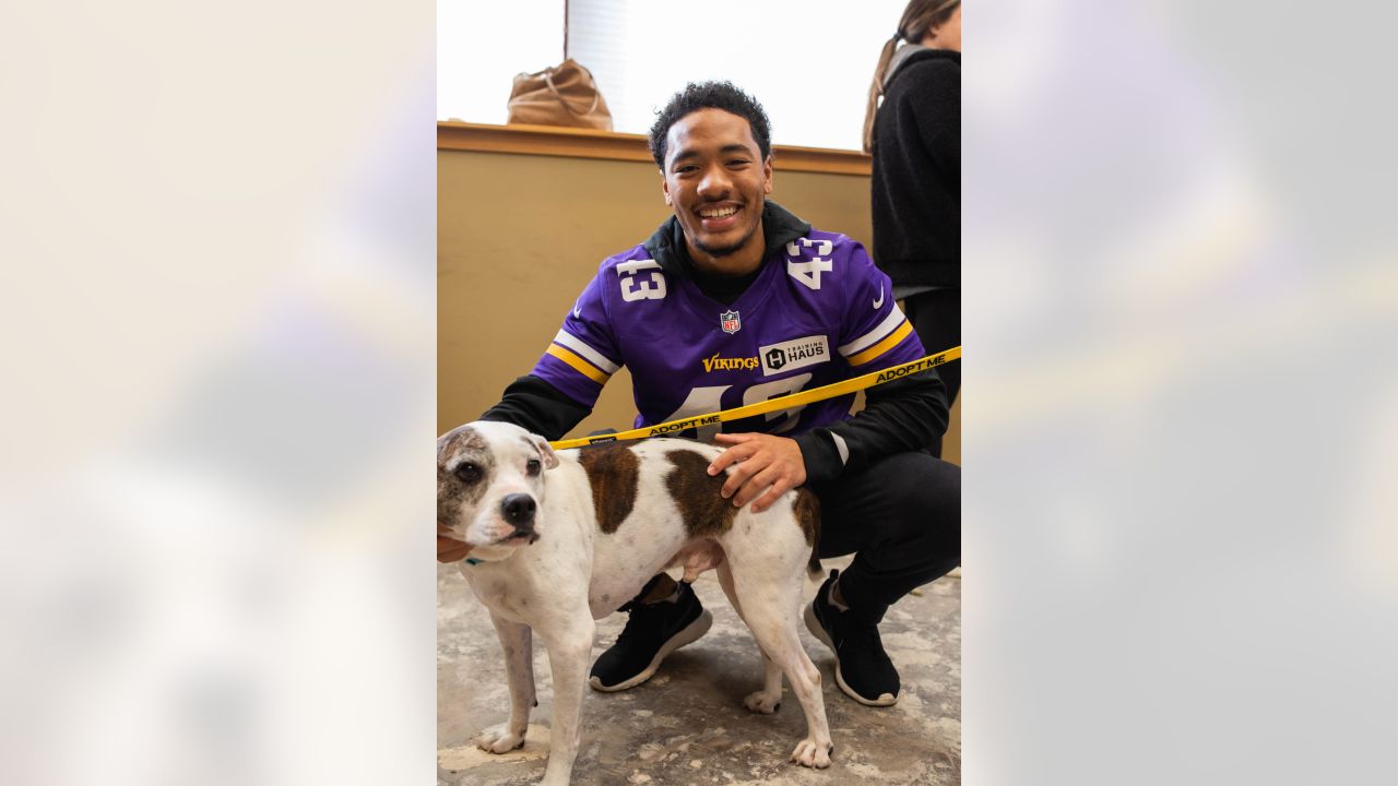 Vikings Team with Animal Shelter & Pet Food Shelf to Make Paws-itive Impact