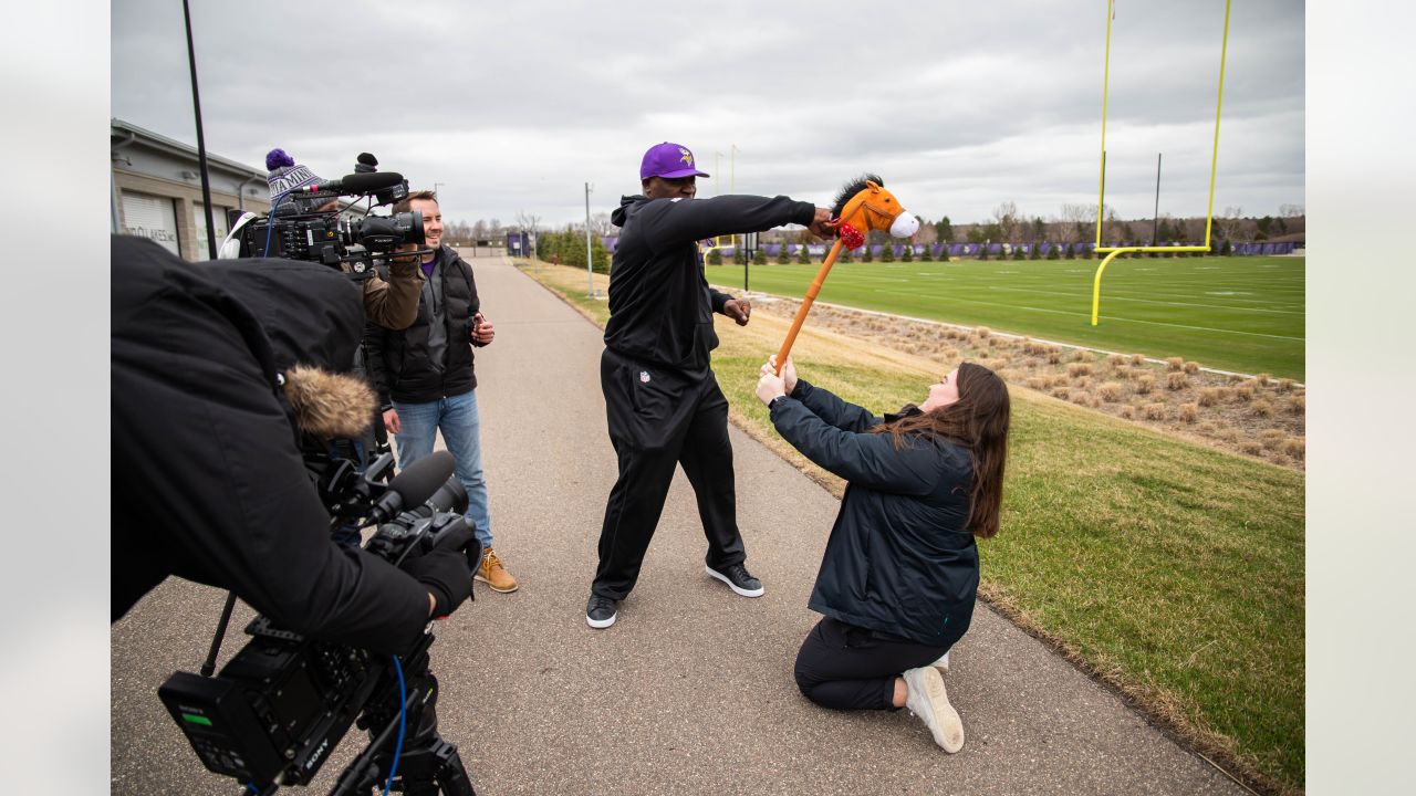 John Randle Unveils the Minnesota 2022 Vikings Schedule 