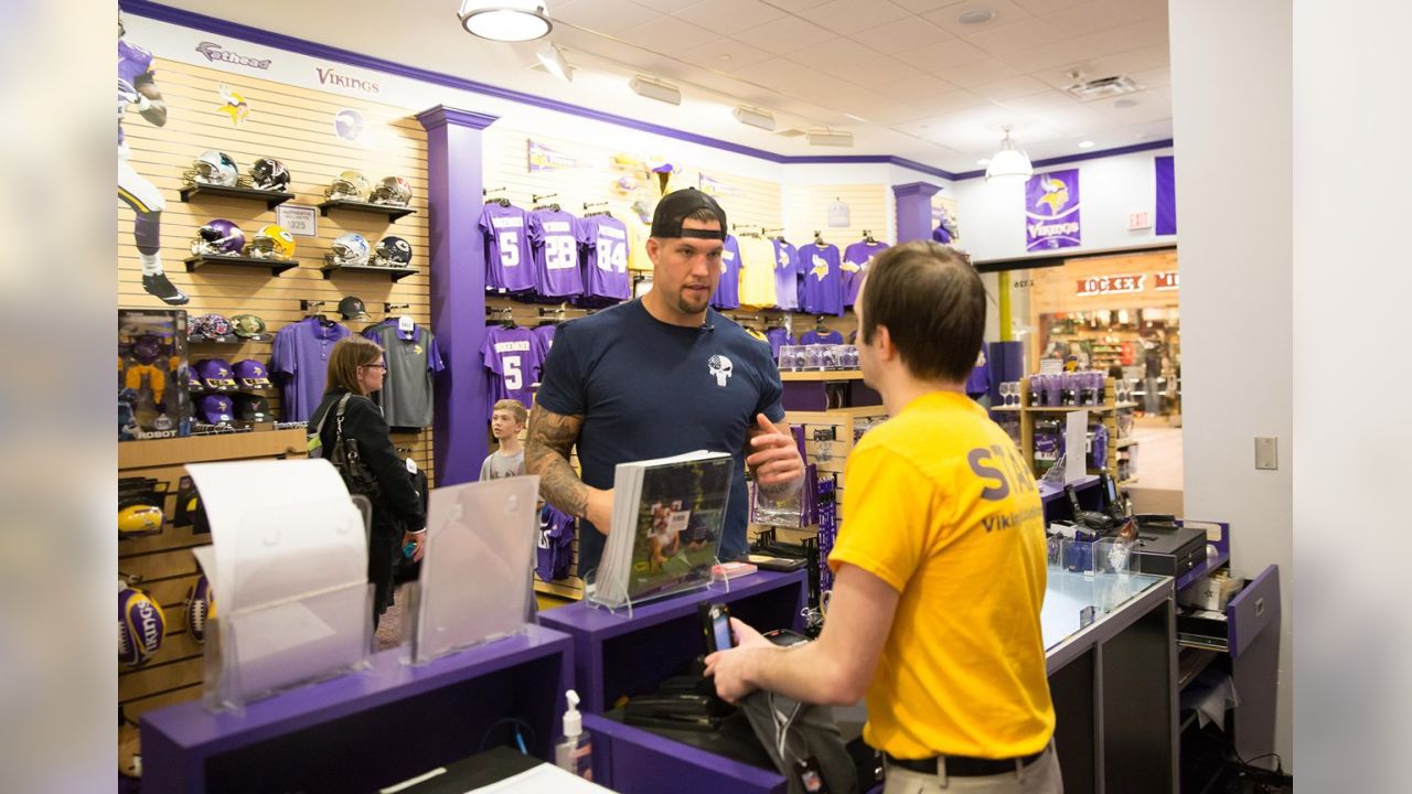 Photos: The Rhino Meets Vikings Fans at MOA