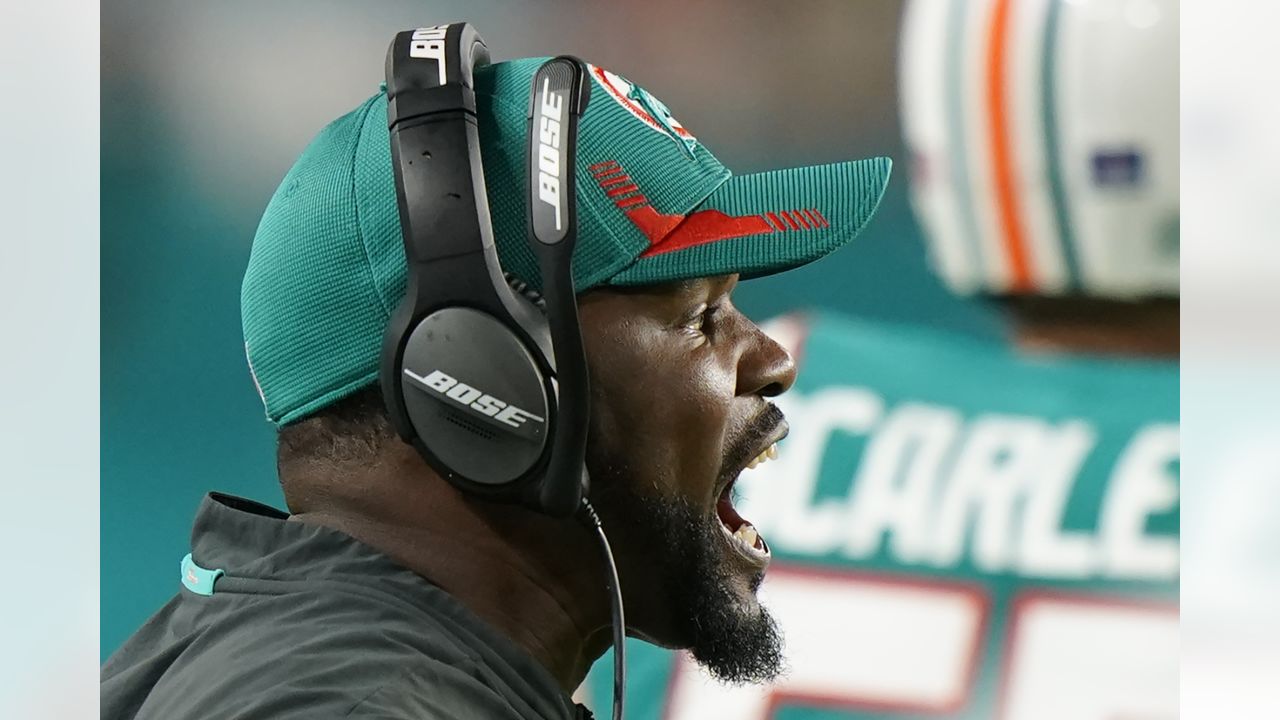 Former Dolphins coach Brian Flores joins Vikings as defensive coordinator