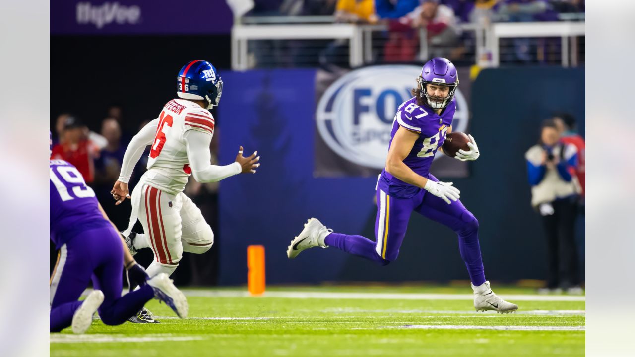 With just days to prepare, T.J. Hockenson shines in full-time role in  Vikings debut - Sports Illustrated Minnesota Vikings News, Analysis and More