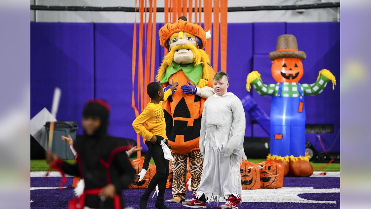 Cousins Holds Surprise Halloween Party For Local Children