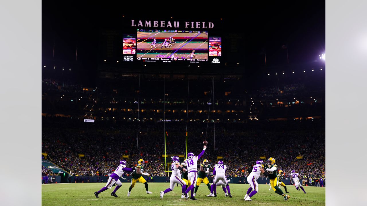 Minnesota Vikings on X: #Vikings fans braving the elements in style here  at Lambeau Field #MINvsGB  / X