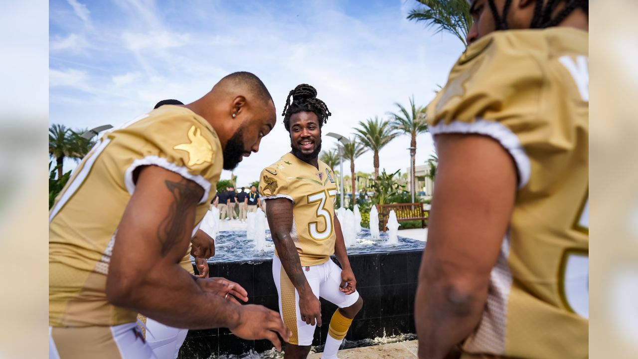 Vikings Pose for the Team Photo at the 2020 NFL Pro Bowl