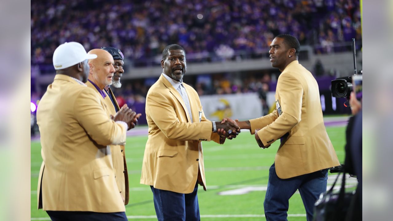 Minnesota Vikings - Randy Moss will receive his Pro Football Hall of Fame  Ring of Excellence during Sunday night's game. His Hall of Fame bust will  be on display at the #VikingsMuseum