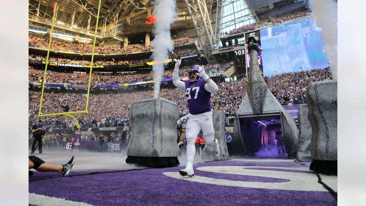 Minnesota Vikings on X: When you close the game, you get to celebrate as  much as you want. @cambeezy_ #ProBowlVote  / X