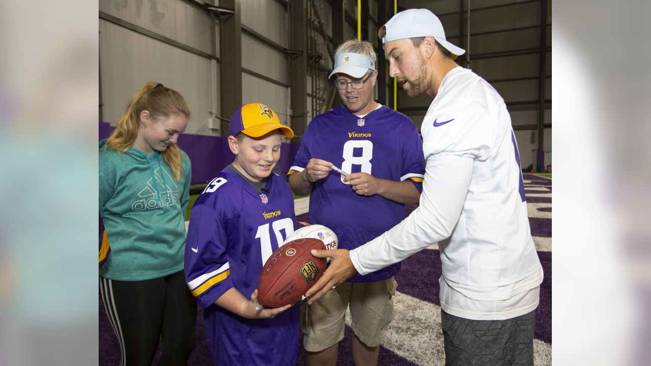 Adam Thielen and Make-A-Wish grant young Vikings fan's dream