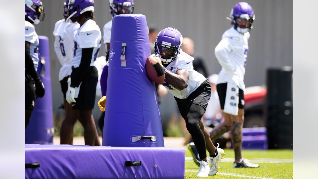 Minnesota Vikings wide receiver Justin Jefferson (18) participates during a  joint NFL football training camp with the Denver Broncos Thursday, Aug. 12,  2021, in Eagan, Minn. (AP Photo/Bruce Kluckhohn Stock Photo - Alamy