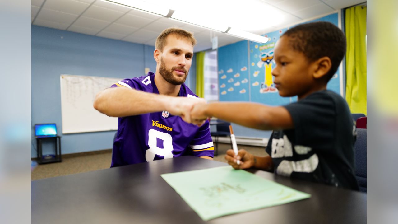 Hy-Vee Kirk Cousins Minnesota Vikings Cinnaminn Snaps EMPTY cereal box  DAMAGED